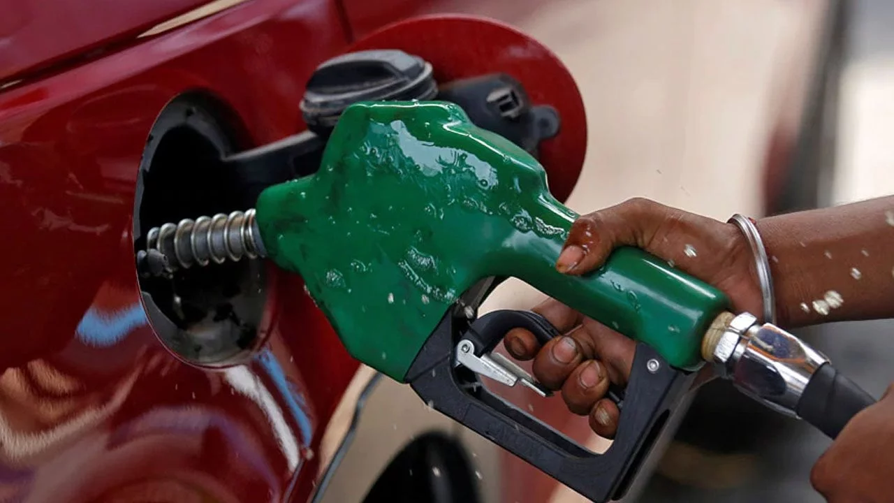 BREAKING: Dangote Refinery Reduces Petrol Price Again to N825 per Litre 1 Petrol station workers demand health insurance from IPMAN