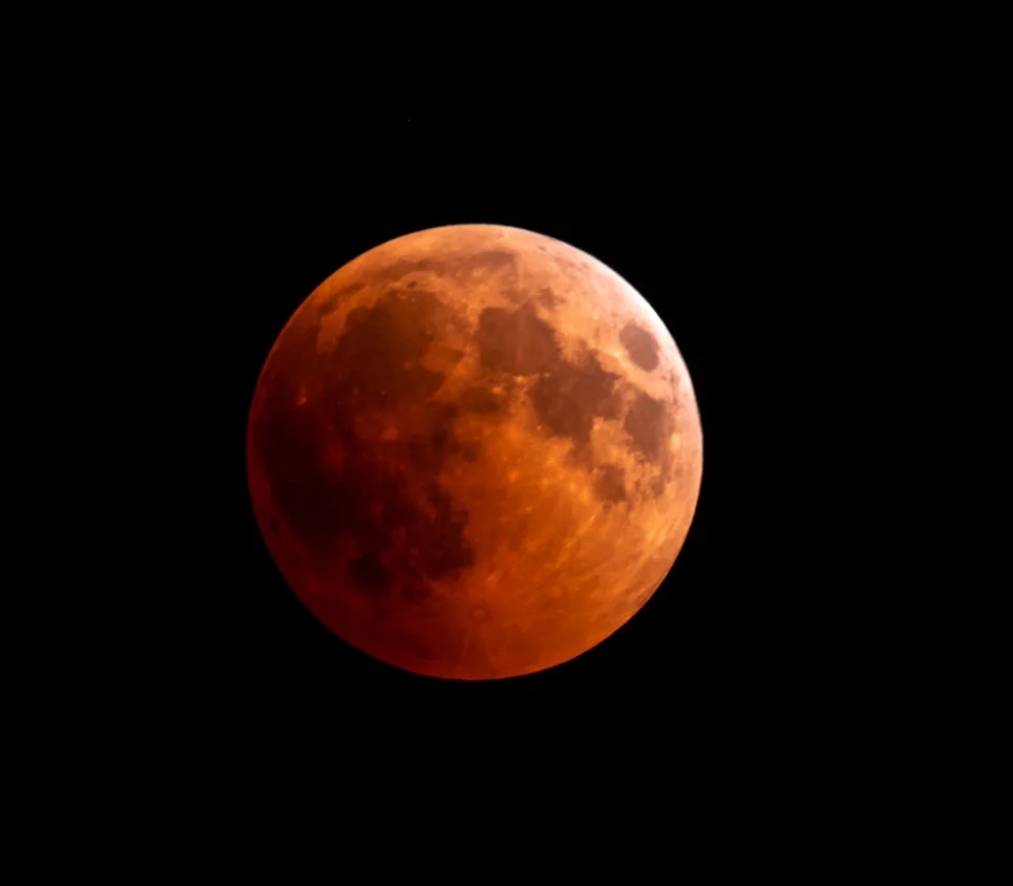 Total Lunar Eclipse: The September 2025 Blood Moon 5 Blood moon